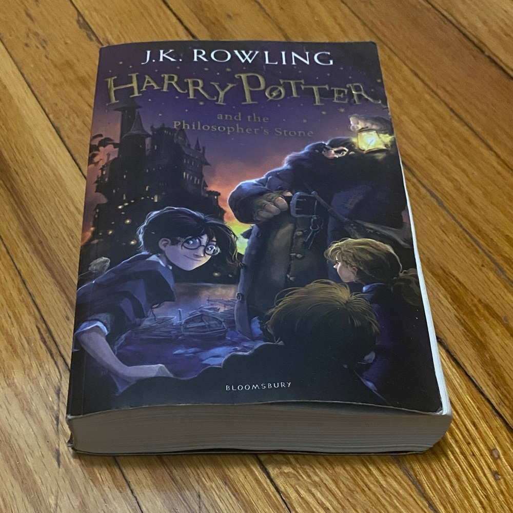 J.K Rowling Harry Potter and the Philosopher's Stone Paperback Book 1 of 7